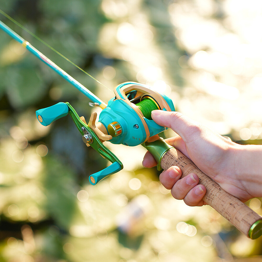 Colorful Baitcast Reel Gear Ratio 7.2:1 Ball Bearings3+1 Drag18 LB Fishing Reels