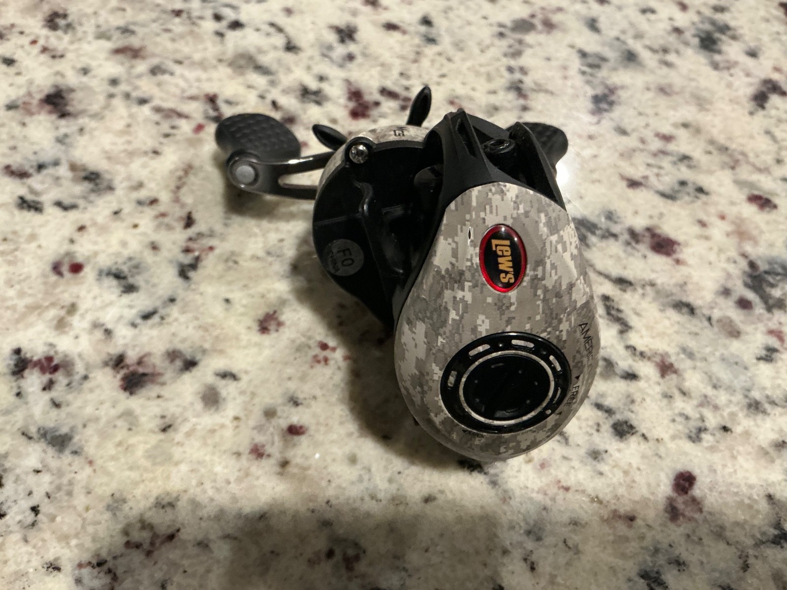 LEWS CAMO BAITCAST AMERICAN HERO FISHING REEL 7.5:1 A+