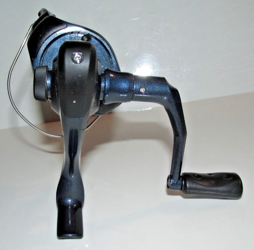 R #16 – Stampede Bass Pro Shops SP20F Spinning Reel, Reels very smoothly