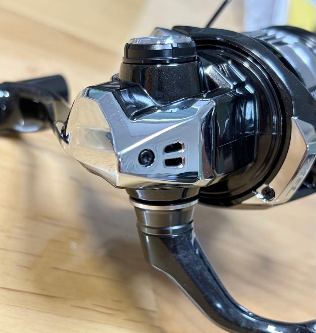 Shimano 23 Vanquish C2000S Spinning Reel Excellent Condition Lightly Used