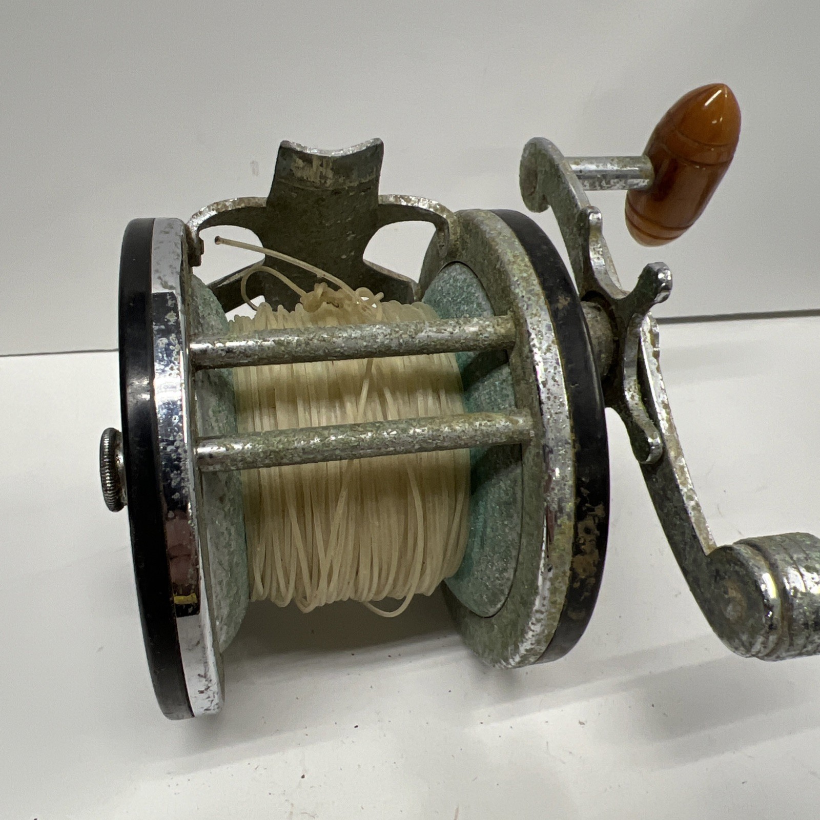 Vintage Penn Long Beach 60 Fishing Reel