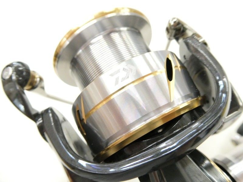 DAIWA Spinning Reel 20 LUVIAS LT4000-C 5.2:1 Saltwater Freshwater Bass