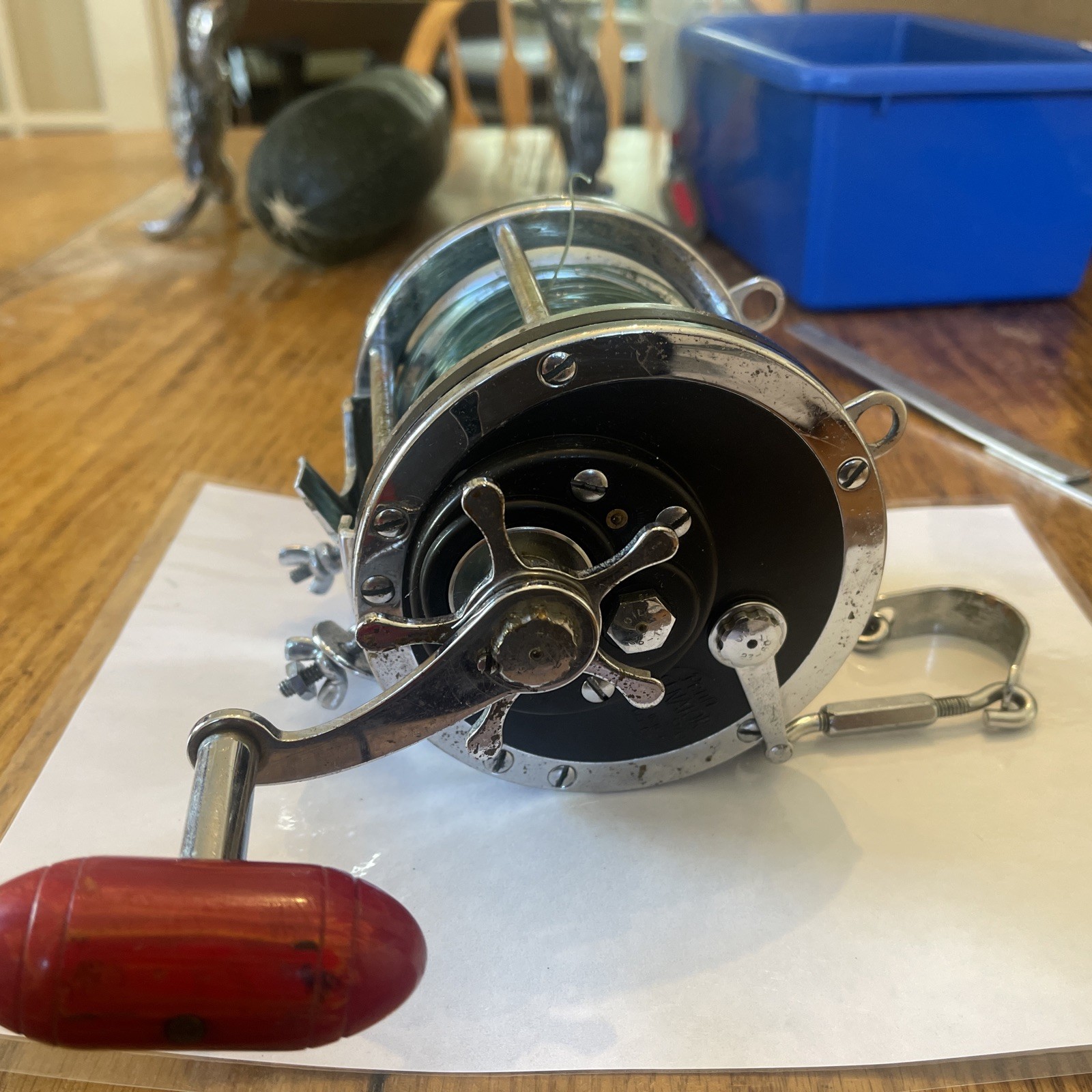 Vtg Penn Senator 9/0 Fishing Saltwater Reel Red Handle Harness Ready Rod Mount