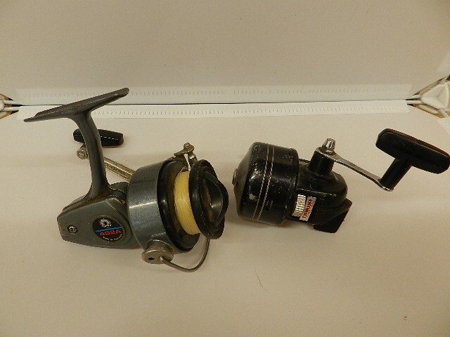 LOT OF 2 Vintage Daiwa REEELS 402A Spinning Reel AND OTHER UNMARKED MODEL