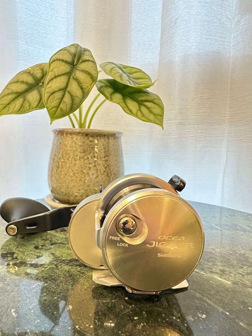 Shimano Ocean Jigger 2000NRPG Jigging Reel Used Silver 5.1 Ratio