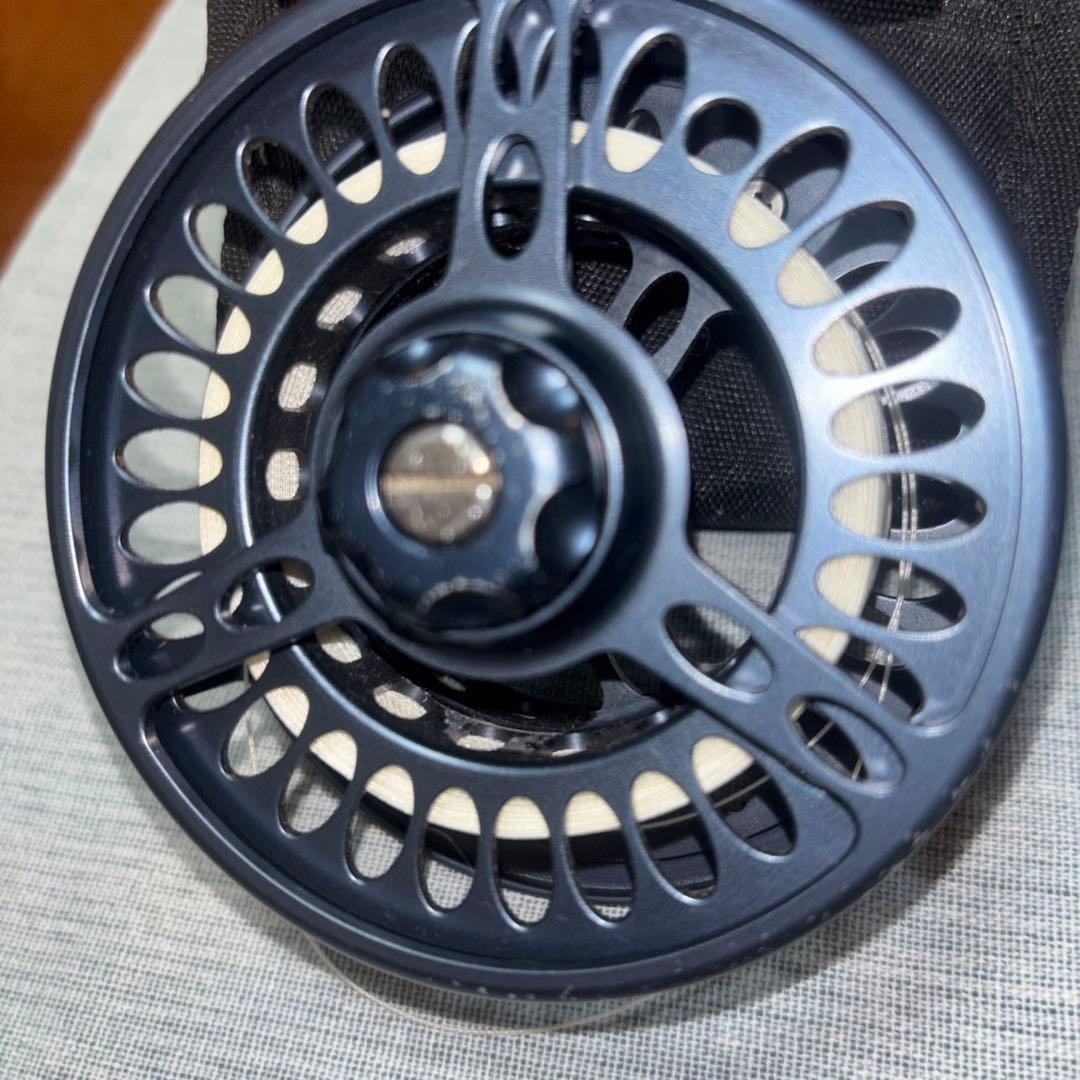 VARIVAS Vosseler #6/7 Fly Fishing Reel Dark Blue Disc Drag w/ Case Backing Japan