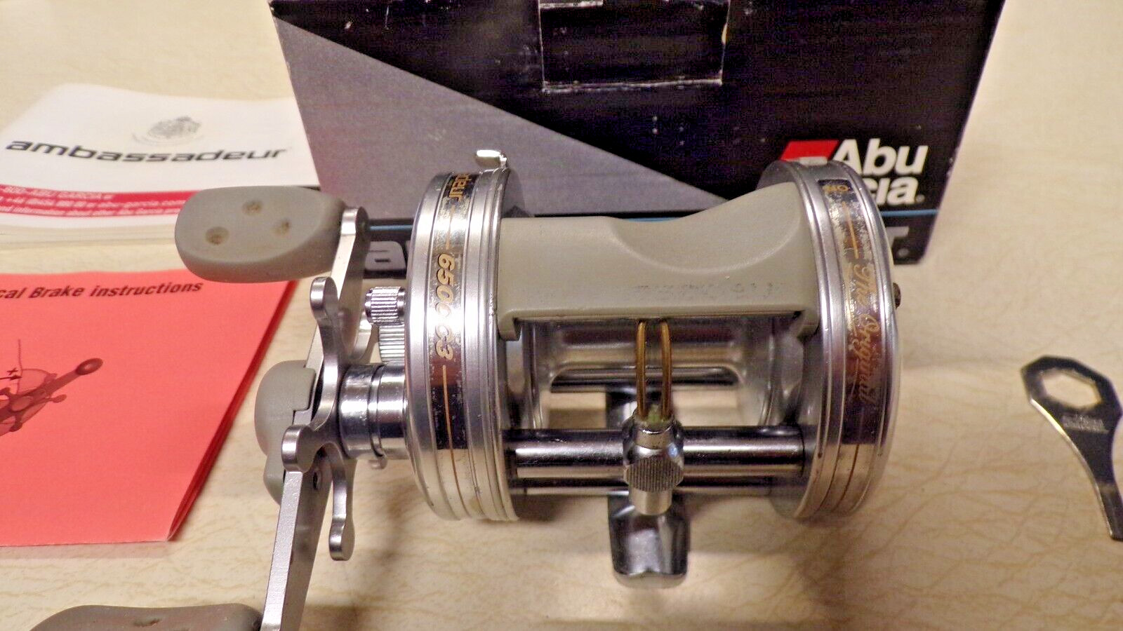 ABU GARCIA AMBASSADEUR FISHING REEL W/ BOX – 6500-C3 – REEL WORKS GREAT
