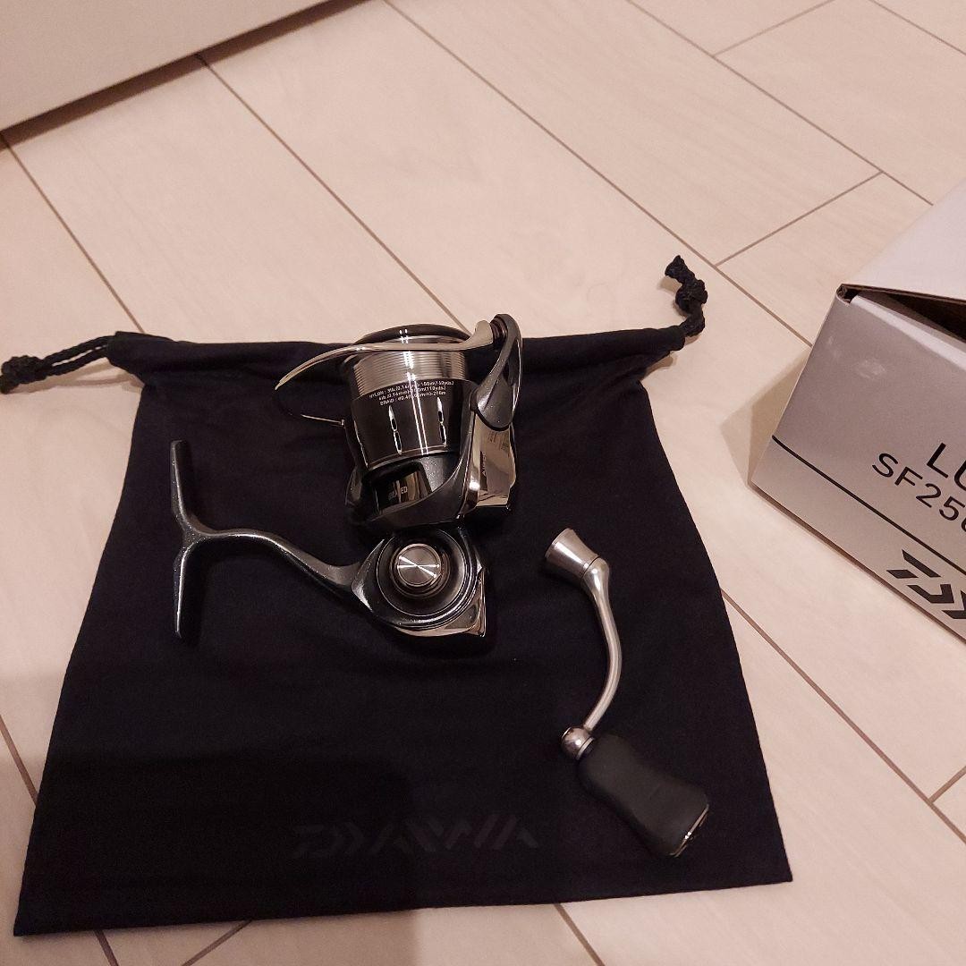 DAIWA LUVIAS SF2500SS-H Spinning Reel Lightweight Durable with Storage Bag