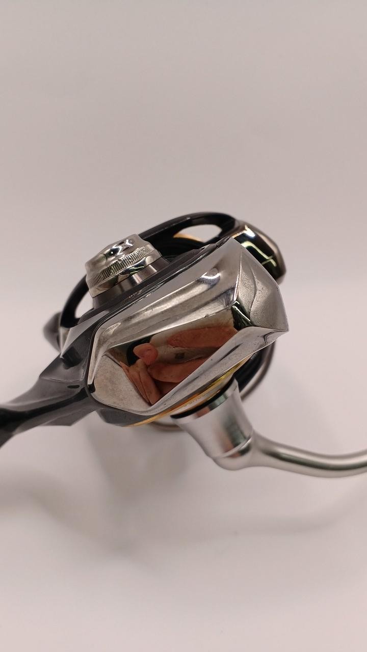 Daiwa Luvius LT3000 Spinning Reel – Light Wear, 10.2 oz, 8.7 in, 22 cm