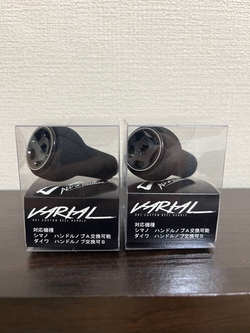 DRT VARIAL CALFORM KNOB Black White Set of 2