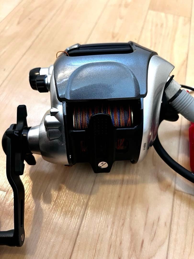 Used Electric reel SHIMANO PLEMIO 3000, rod holder set