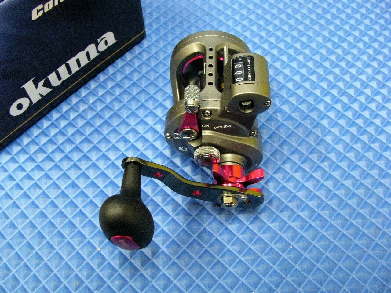 Okuma Cold Water LC Trolling Reel Ladies Edition Right Handed CW 203D-LE