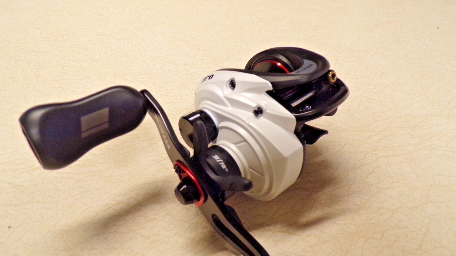 NEW – ABU GARCIA AMBASSADEUR MAX PRO REEL – 7:5:1 GEAR RATIO – 9 BALL BEARING.