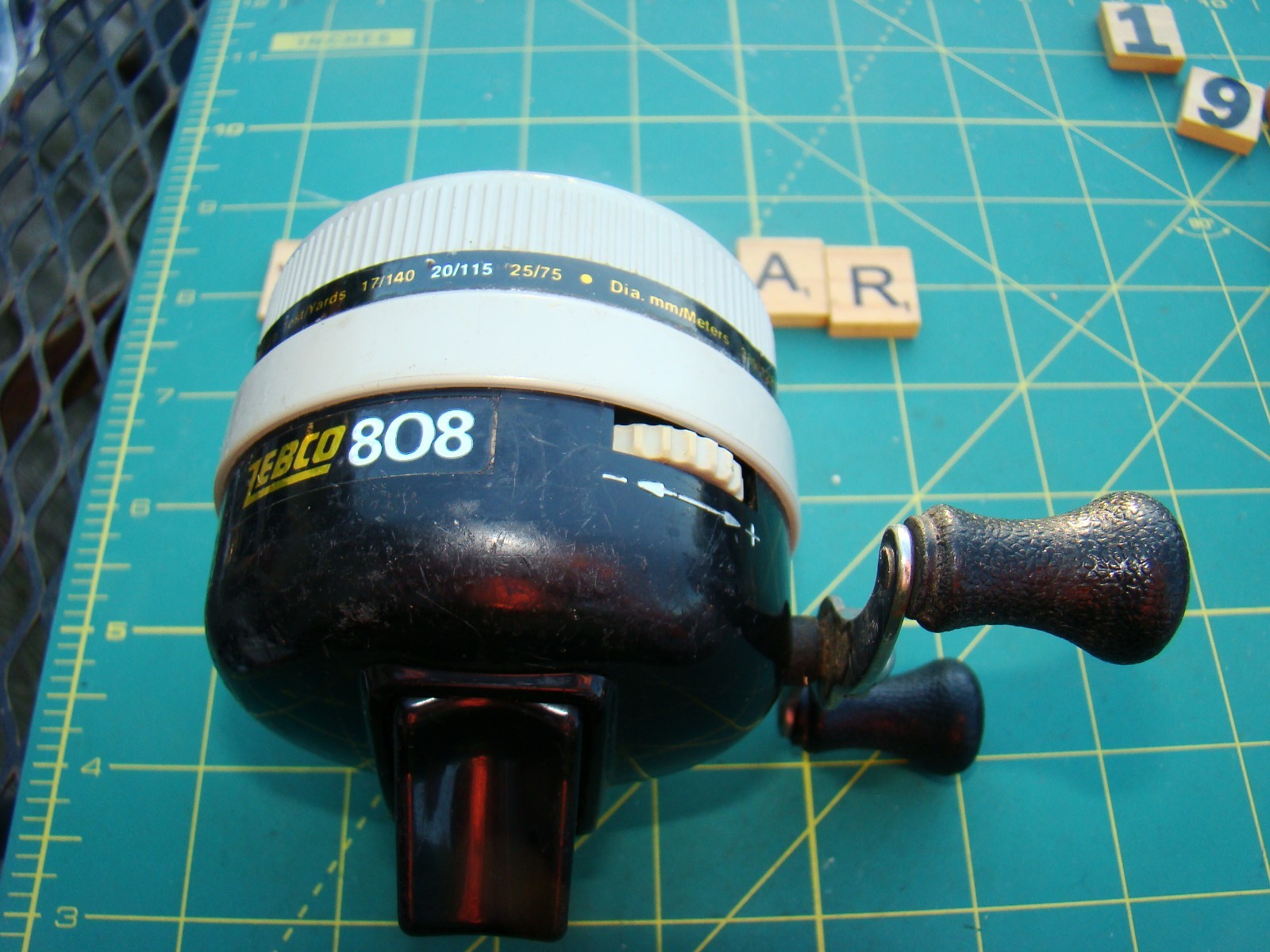 W2020 AR ZEBCO 808 HEAVY DUTY EXCELLENT SPINCAST FISHING REEL