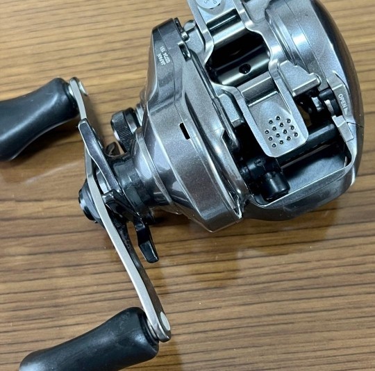 SHIMANO 17 CHRONARCH MGL 151 Left Handed Baitcasting Reel From JAPAN