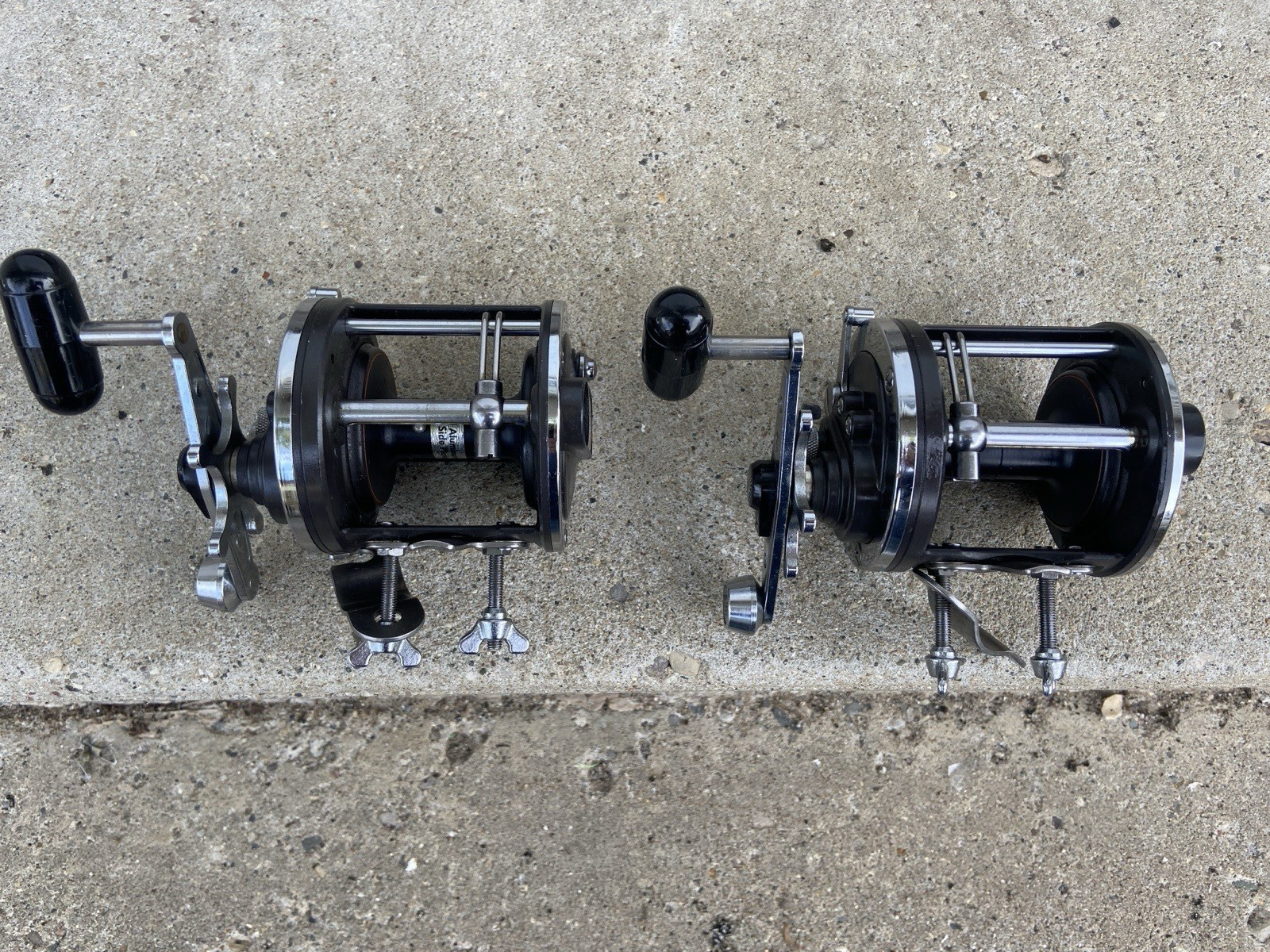 PAIR OF DAIWA SUPER HIGH SPEED SEALINE 47SH REELS W/ROD CLAMPS MADE IN JAPAN