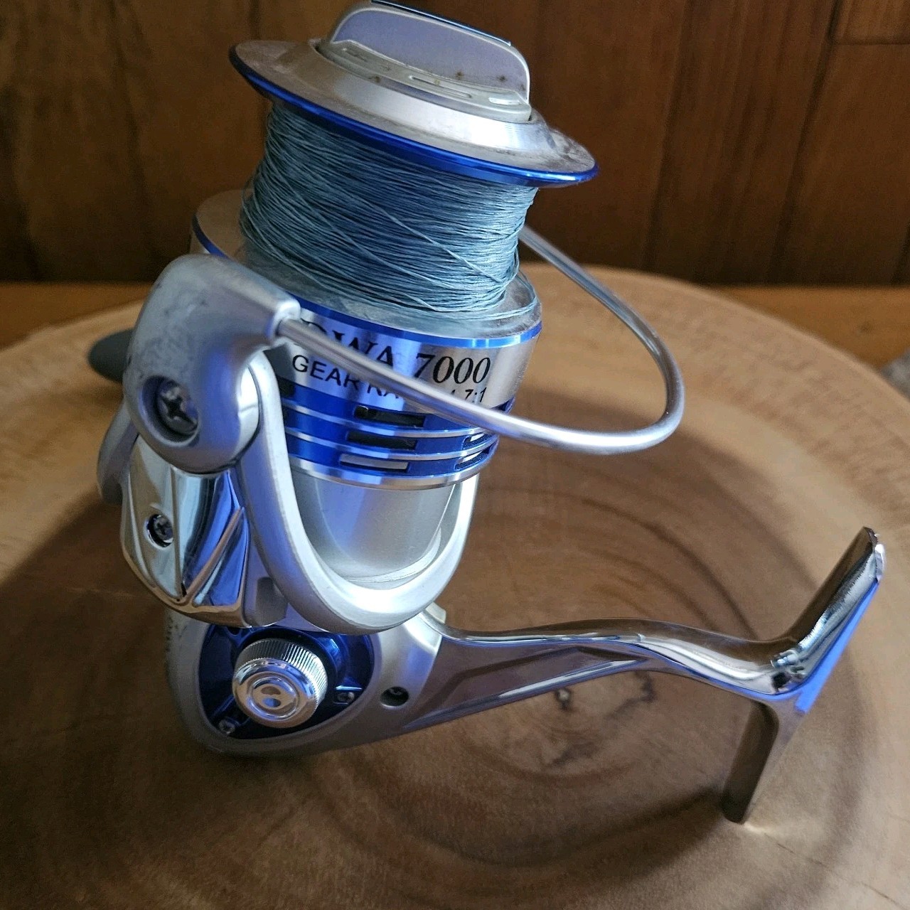 DWA 7000 Gear Ratio: 4.7:1 Spinning Fishing Reel Graphite Frame Screw-In Handle