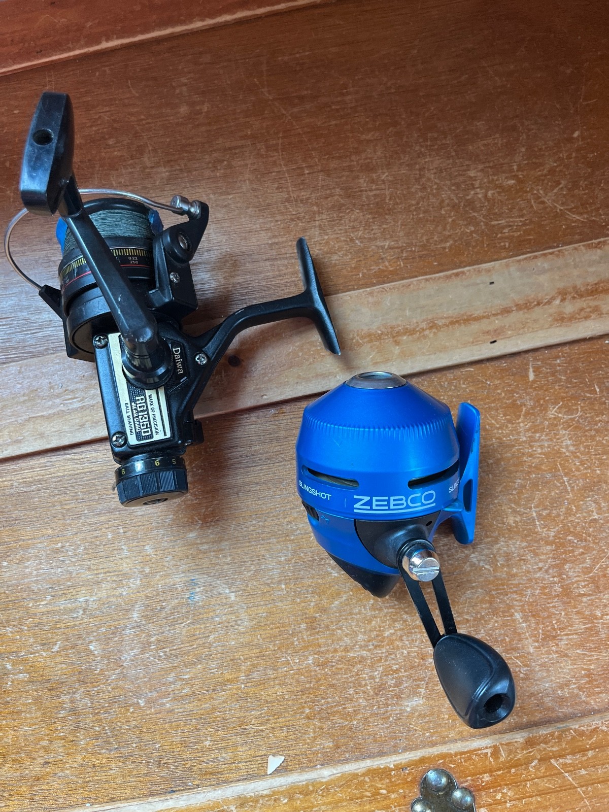 Lot of Zebco Bright Blue Metal Slingshot & Daiwa RG1350 Graphite Fishing Casting