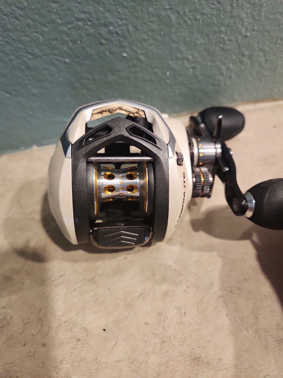Bass Pro Shops Johnny Morris Carbolite XPS Carbonlite XCL1JSB Baitcast Reel.