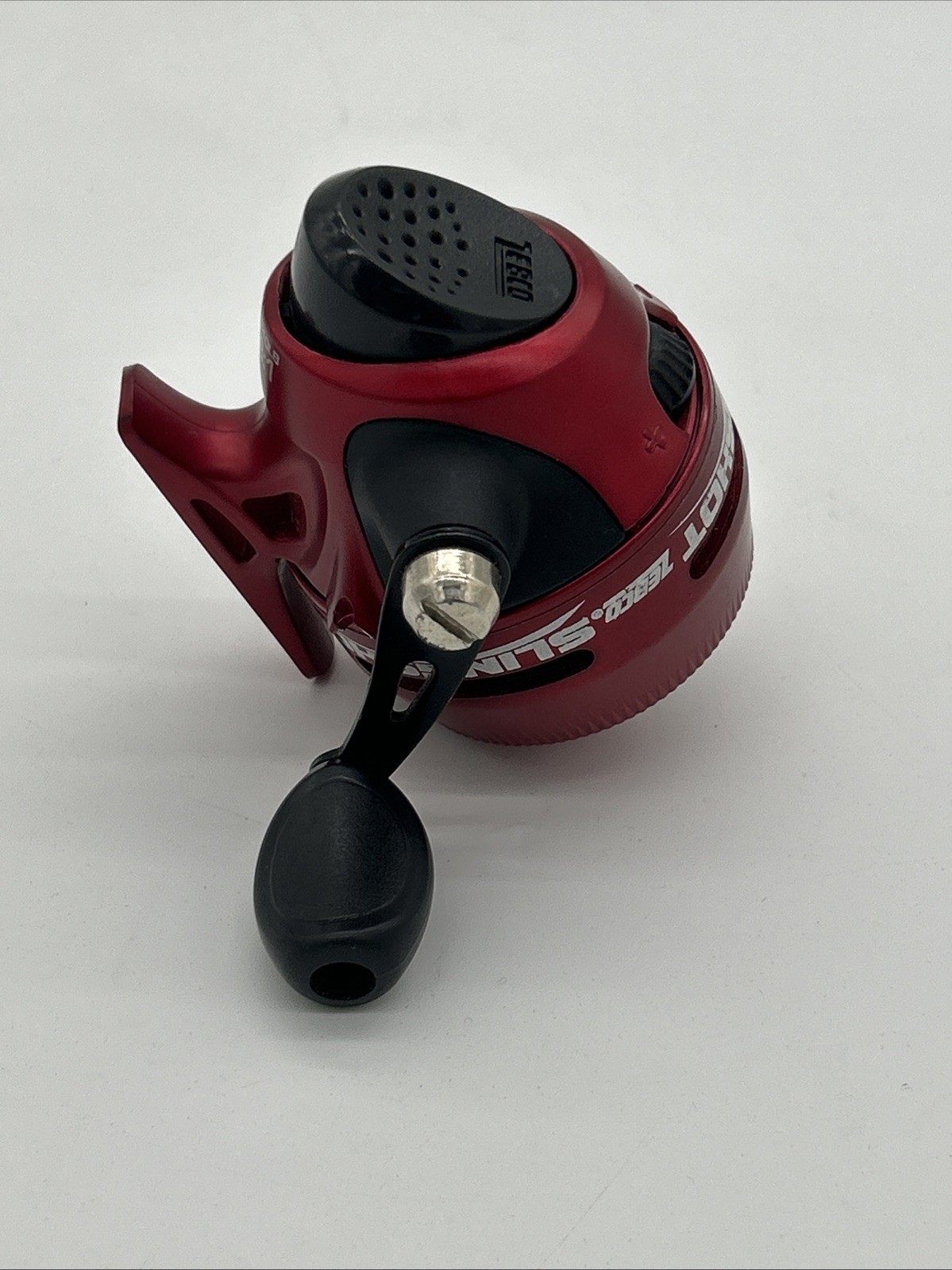 ZEBCO SLINGSHOT Spincast Reel Red 2.8:1 Gear Ratio 100 yds/10 lb test line