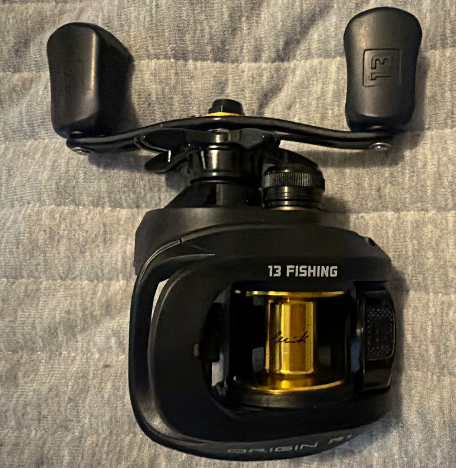 13 Fishing Origin R1 Low Profile Baitcast Reel 6.6:1 RH 6+1BB 18lb Black/Gold