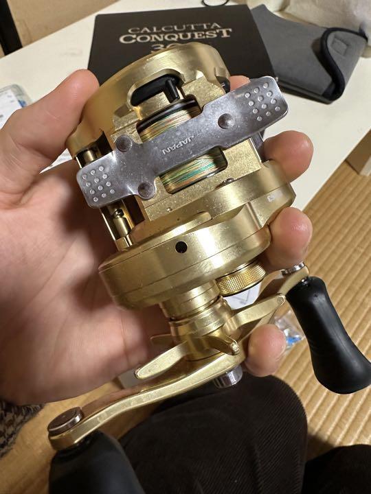 Shimano 18 calcutta Conquest 300 Right Handle Baitcasting Reel from Japan