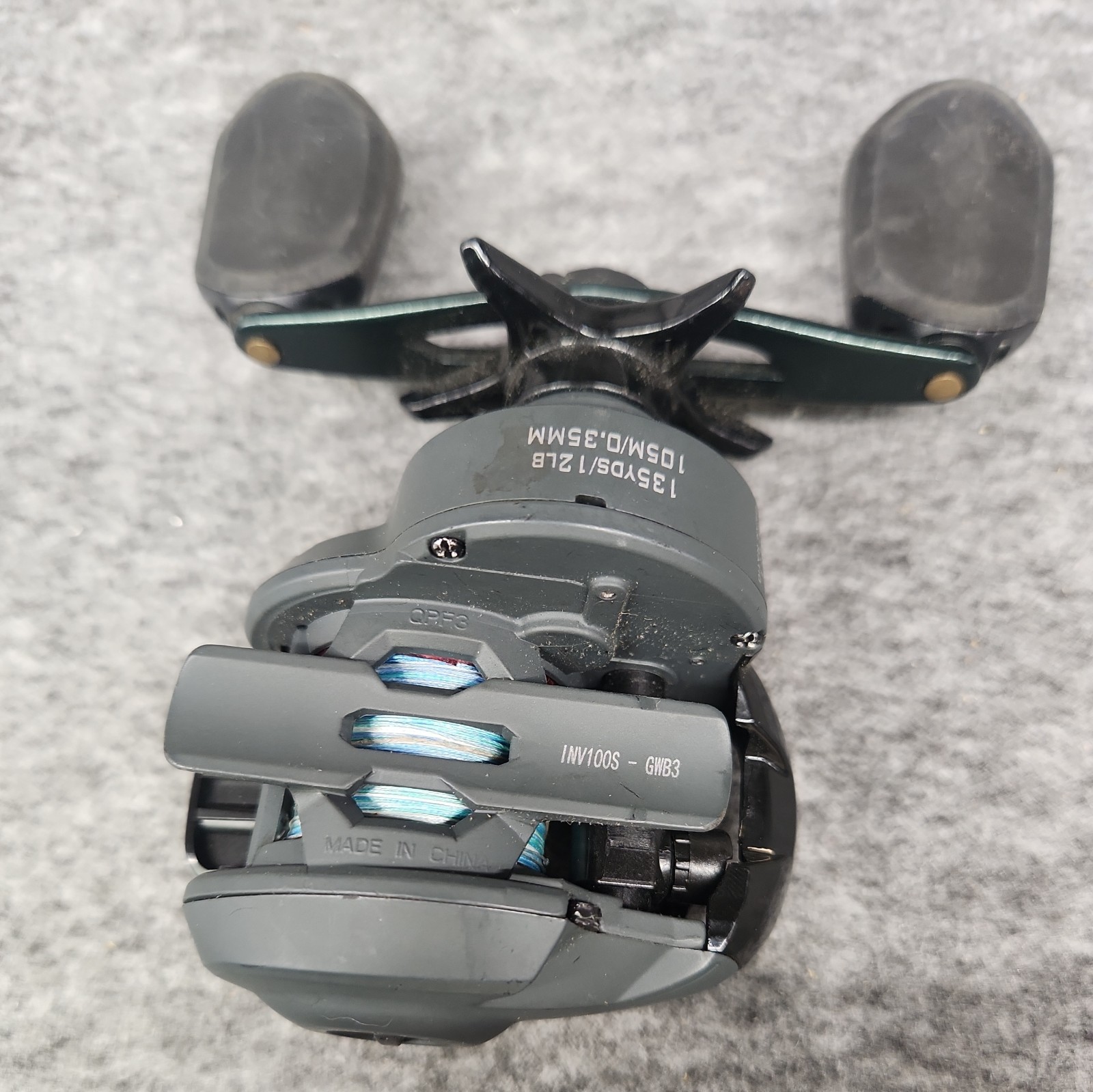 Quantum Invade Baitcast Reel 6.1:1, 135 yd/12 lb, Black/Red INV100S GMN1