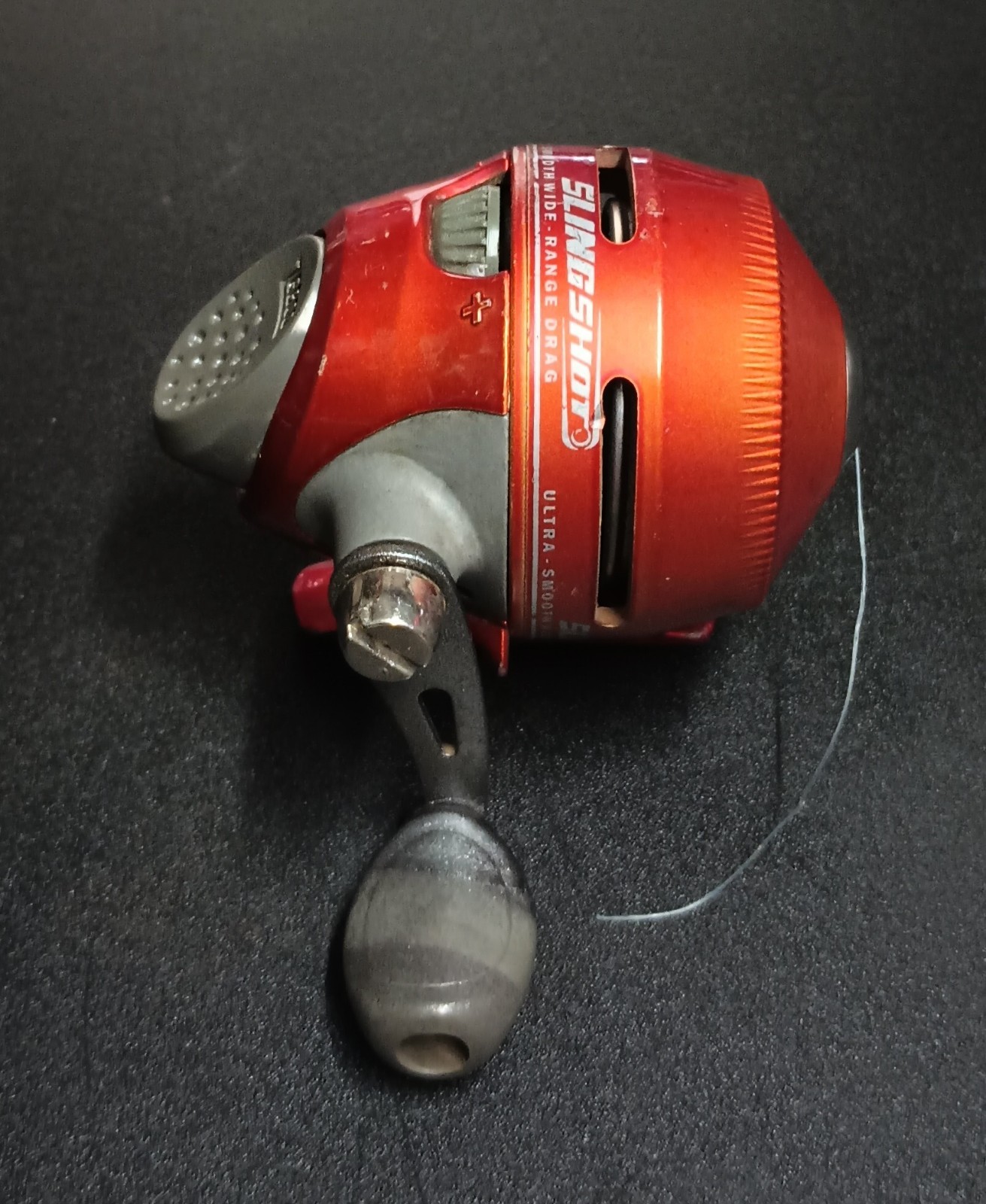 Zebco Slingshot Spincast Fishing Reel Red Push Button Used Good Condition