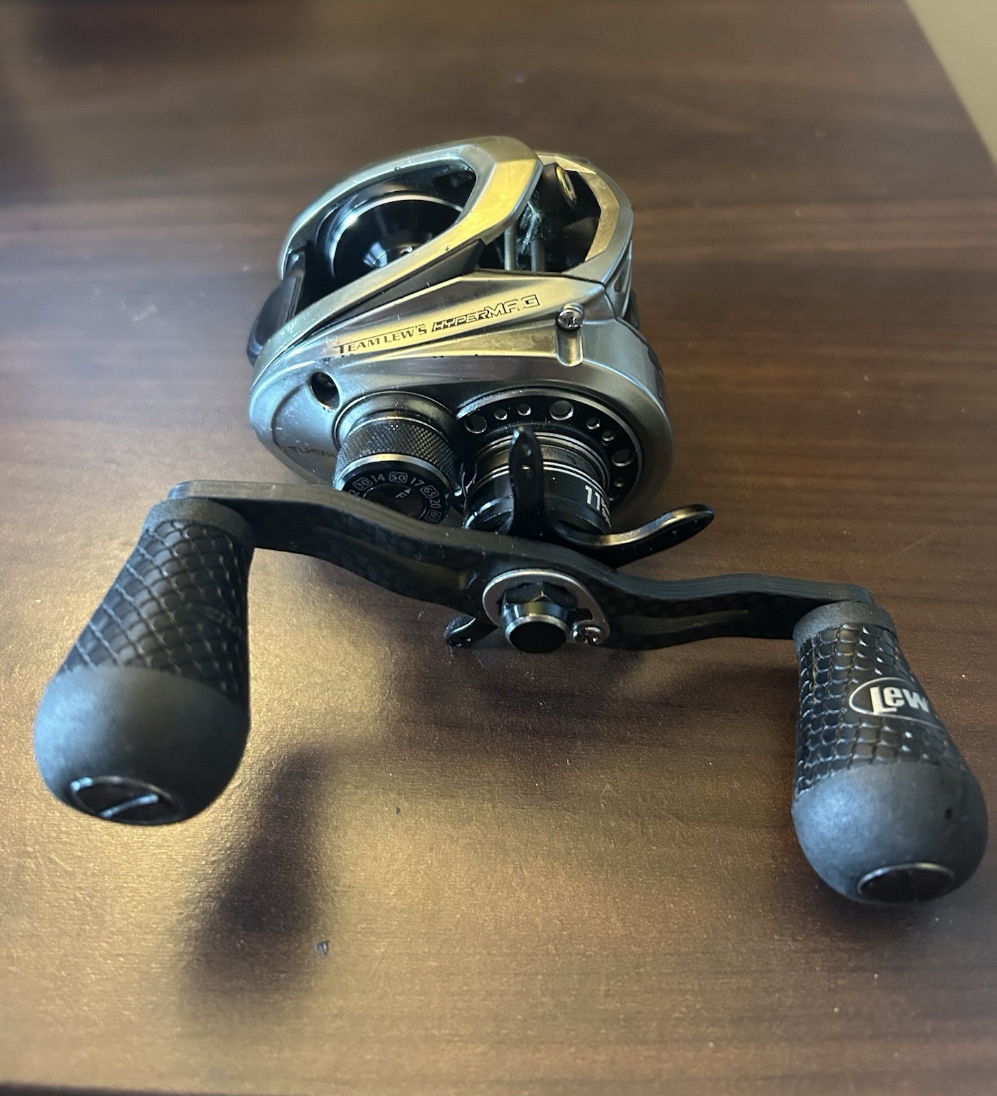 Lew’s HyperMag 8.3:1 Right Hand Casting Reel TLH1XH