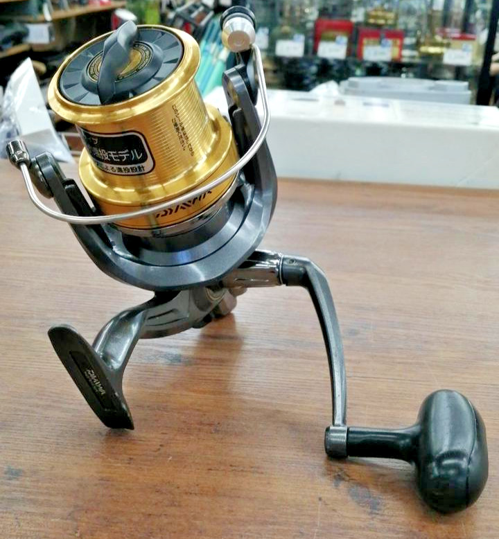 Daiwa 10 CROSSCAST 4000 Surf Casting Spinning Reel Left Right Convertible USED
