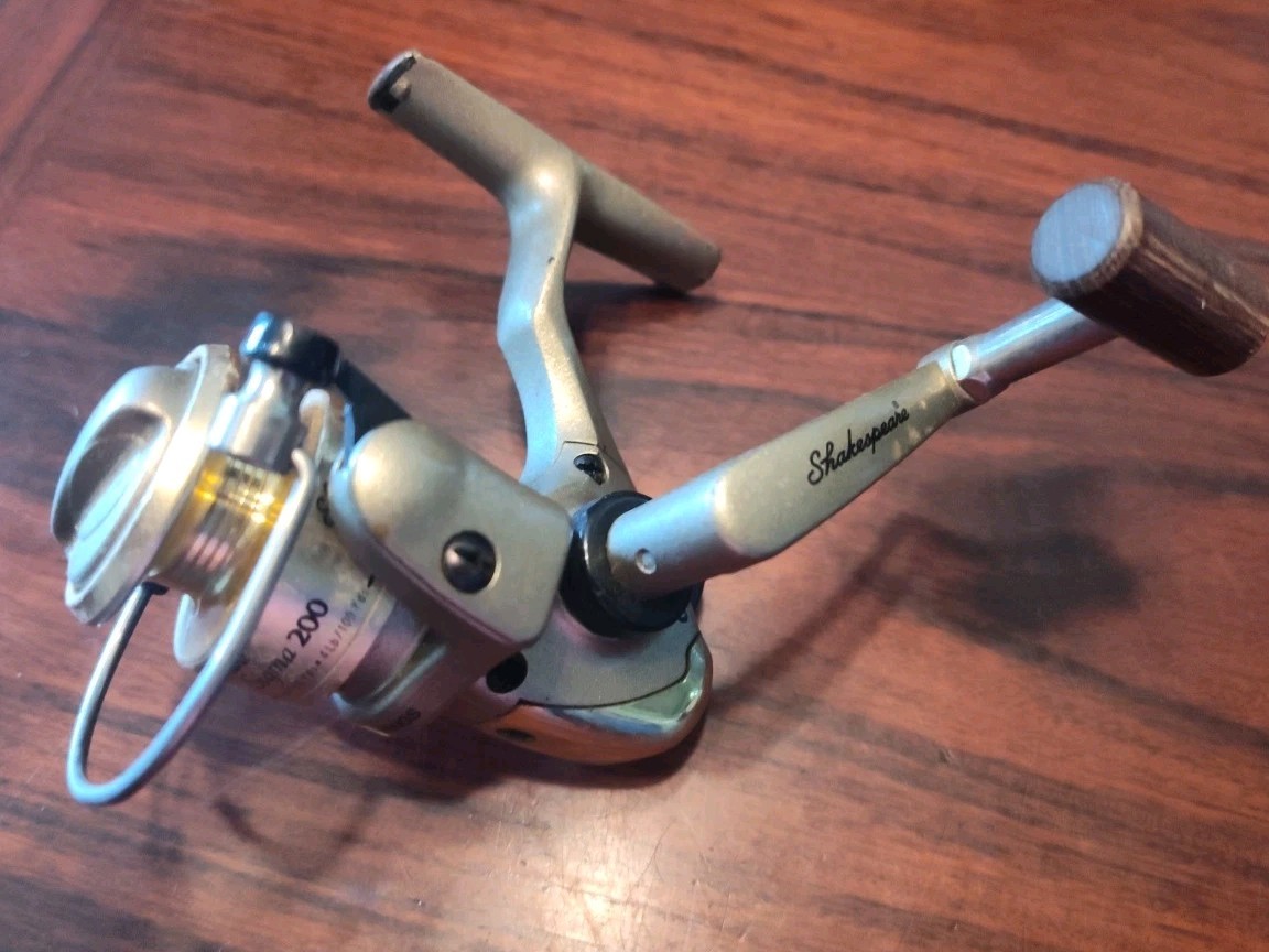 Shakespeare Sigma 200 3 Ball Bearings Ultra Light Spinning Reel Fast Ship!