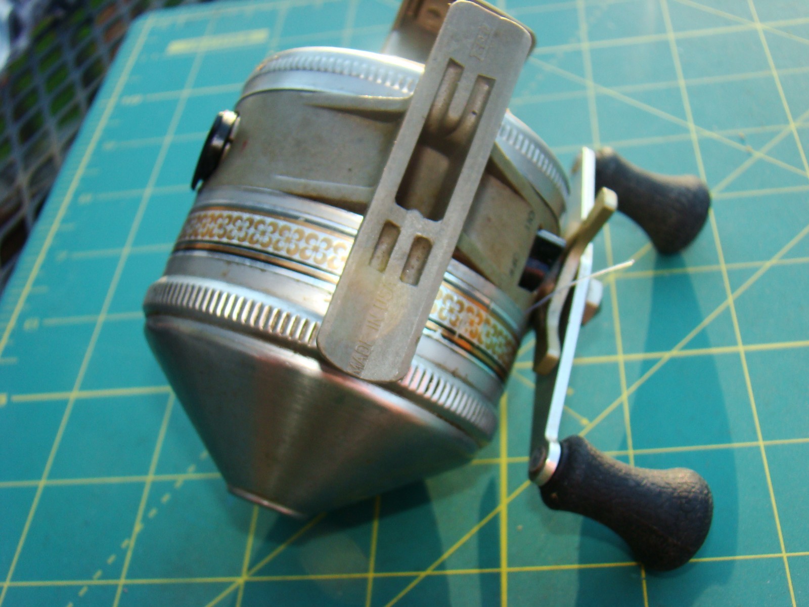 W2013 PF ZEBCO ONE CLASSIC FEATHER TOUCH SPINCAST FISHING REEL
