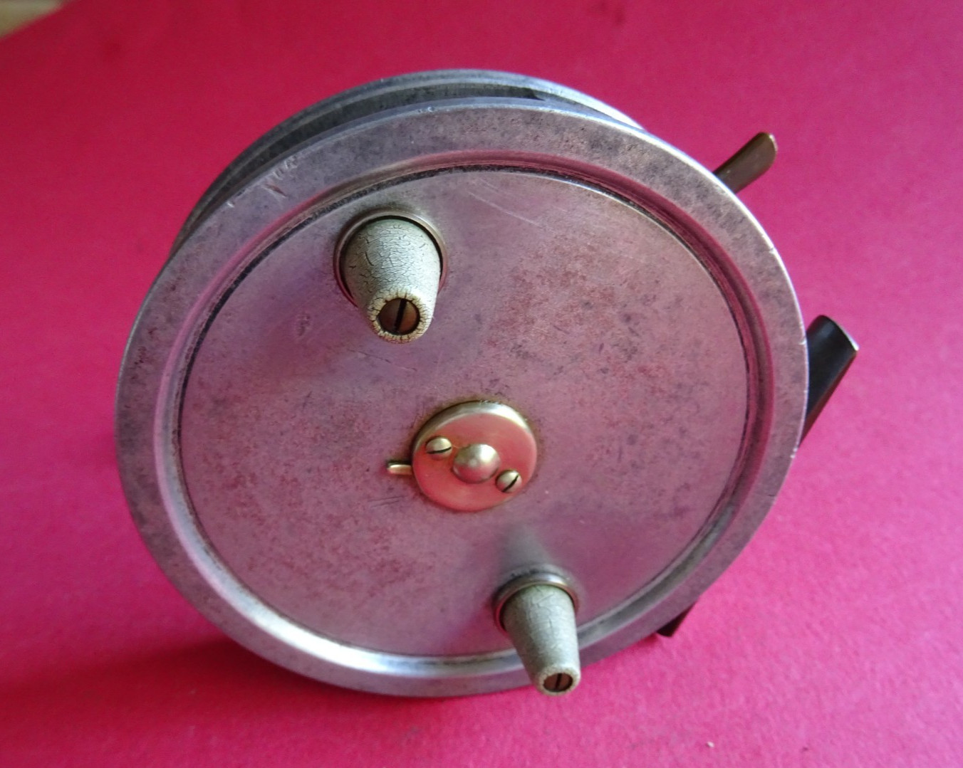 A RARE VINTAGE ALBERT SMITH „THE CHAMPION“ 4 1/8″ FRICTION DRAG CENTREPIN