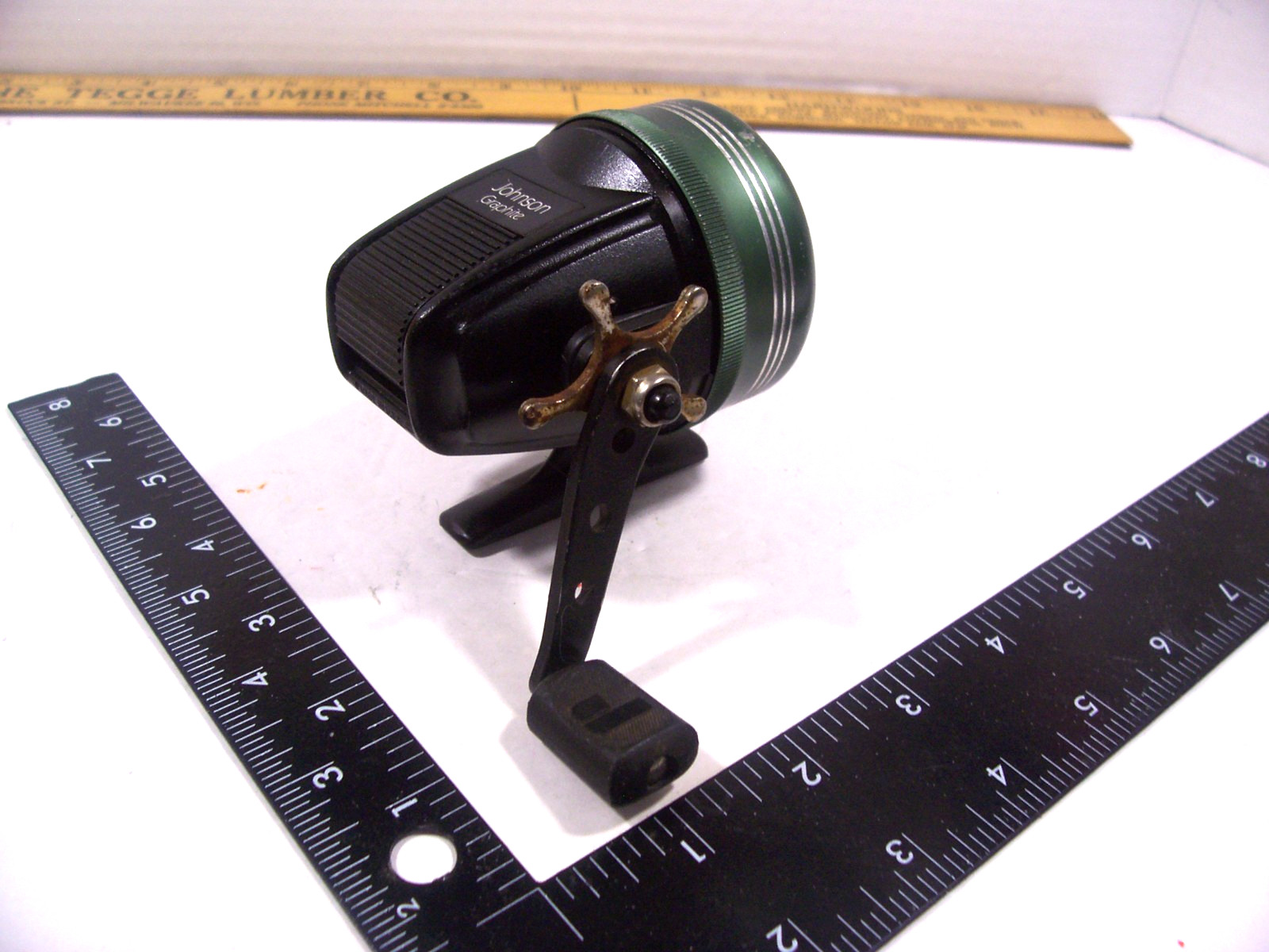 Johnson 10 „Tangle-Free“ Closed Face Spin Cast Fishing Reel – Star Drag – U.S.A.