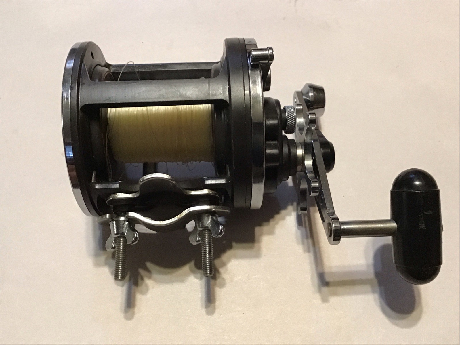 Daiwa Sealine 47H Fishing Reel, rod clamps, tools, Lube,Manual & Original Box