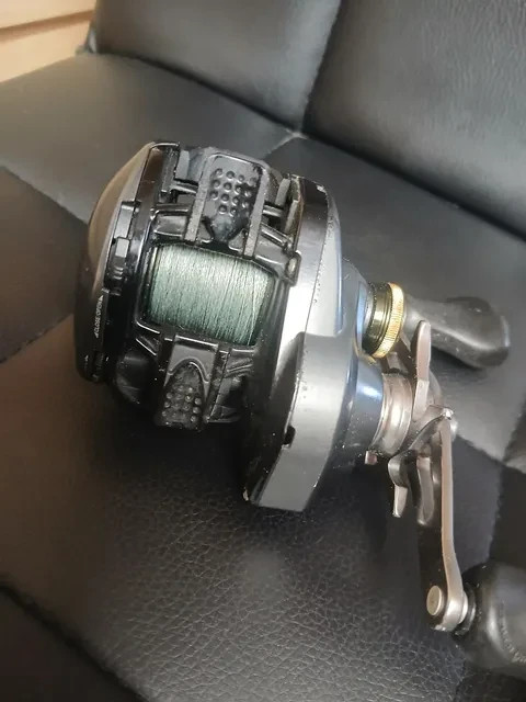 Shimano Curado 200XG K Right Hand Baitcaster Fishing Reel 8.5:1 Gear Ratio