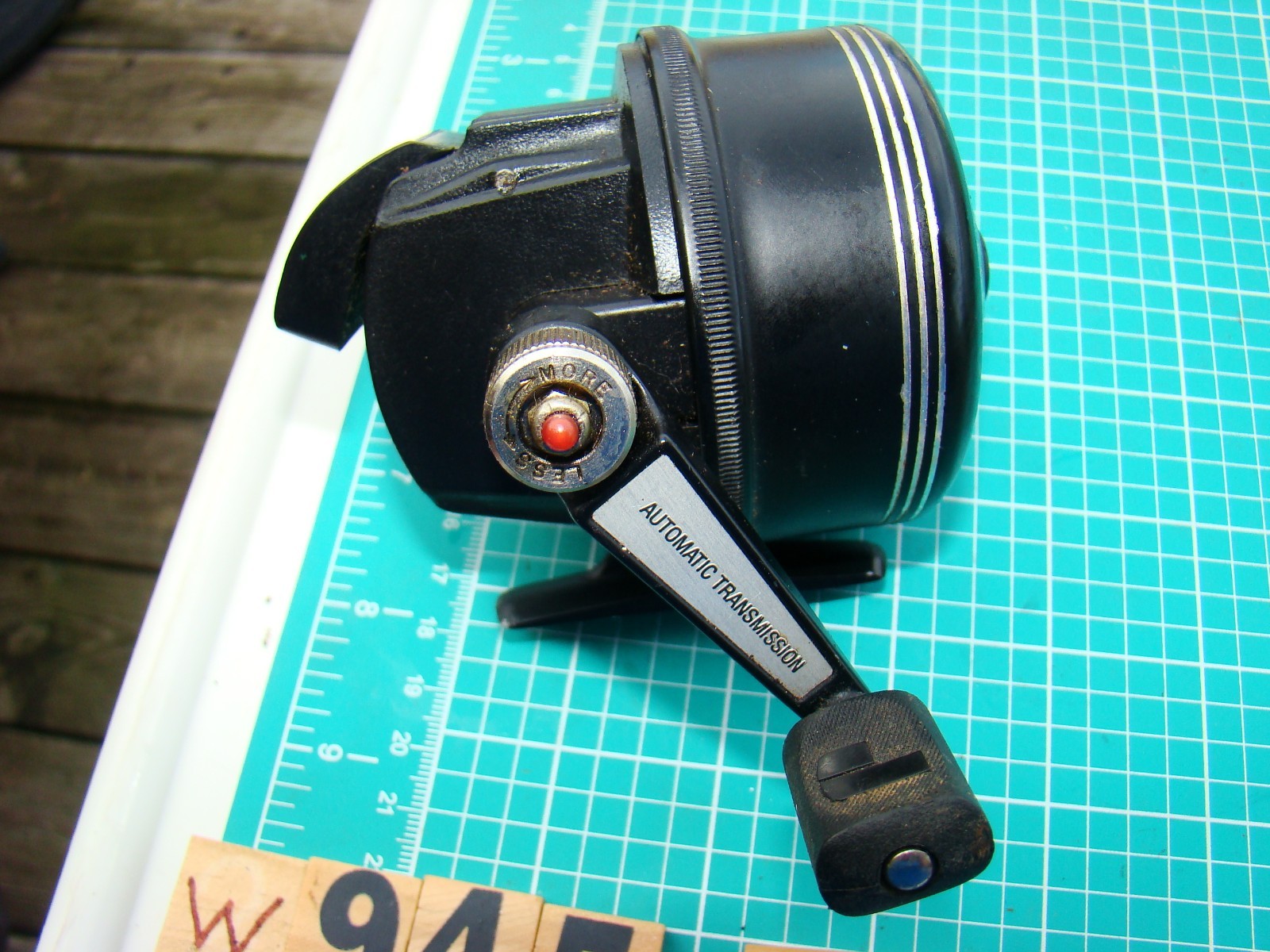 W0945 PF HEAVY DUTY JOHNSON FORCE 335 SPINCAST FISHING REEL