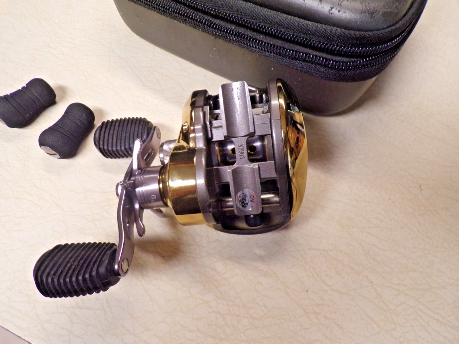BASS PRO SHOPS FISHING REEL – GOLD SERIES – 11 BALL B. – 6:4:1 GEAR R. – LEFT H