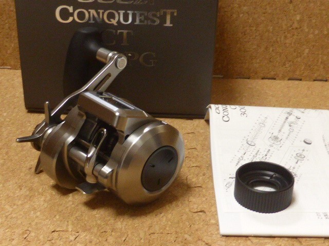 Shimano 24 OCEA CONQUEST CT 300PG Right Handed Salt Fishing Reel USED in Box