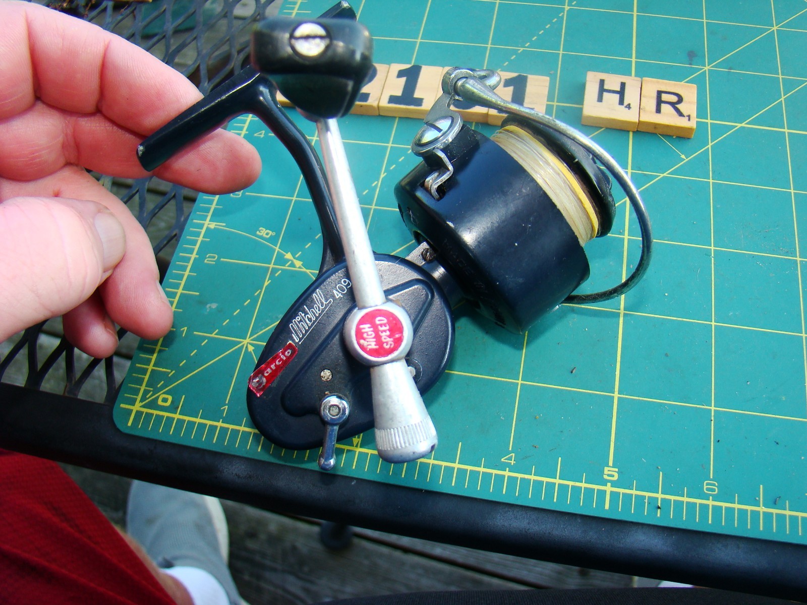 W2101 HR GARCIA MITCHELL 409 RIGHT HAND RETRIEVE SPINNING FISHING REEL