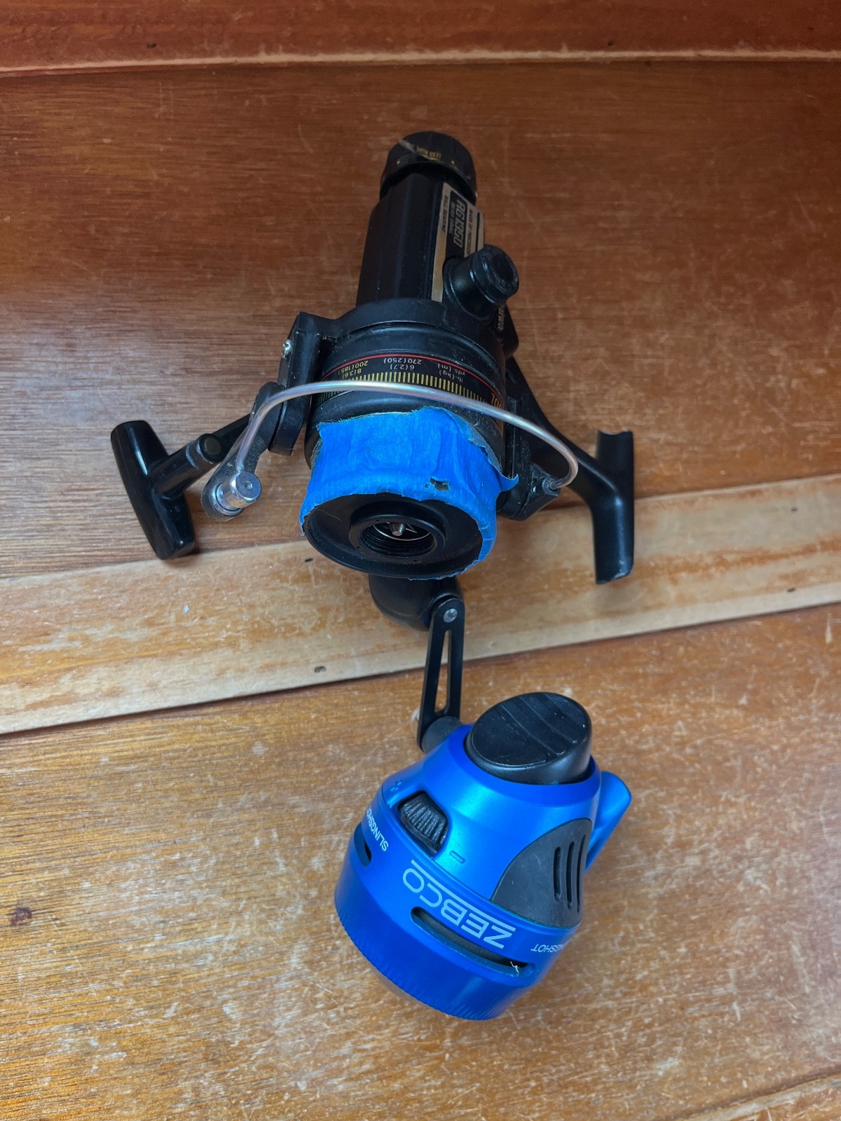 Lot of Zebco Bright Blue Metal Slingshot & Daiwa RG1350 Graphite Fishing Casting