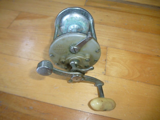 Vintage fishing reel Penn Monofil 25 Gray, rough looking, good working condition