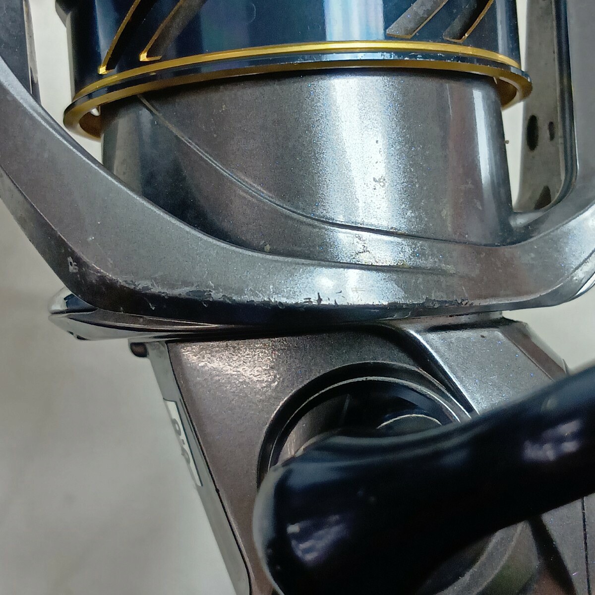 Shimano 16 Vanquish 4000 Spinning Reel w/ Scratches Grade B – Used, From Japan