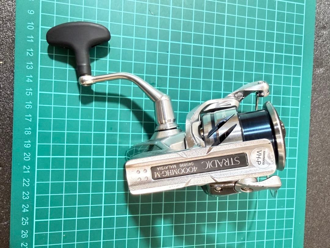 SHIMANO Spinning Reel 23 STRADIC 4000MHG MicroModule Gear II Seabass Exc++