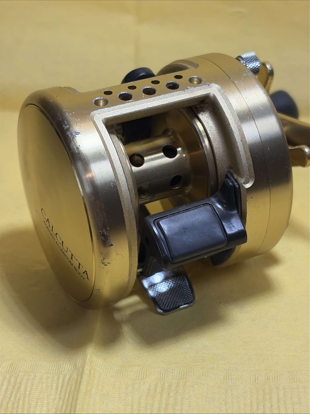 Shimano Gold Calcutta 200GTB Baitcasting Fishing Reel Carbontex Drag Nice!!!!