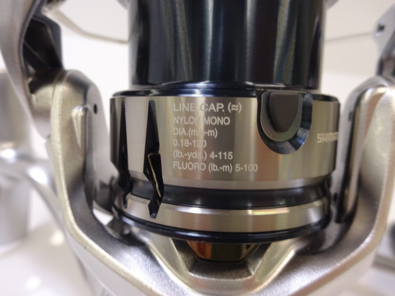 Shimano 19 STRADIC 2500SHG 6.0:1 Spinning Reel Very Good from Japan