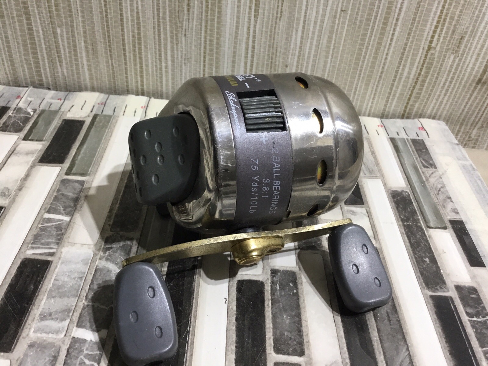 Shakespeare SYNERGY Steel Titanium 2002TI Fishing Spincast Reel Anti-Reverse