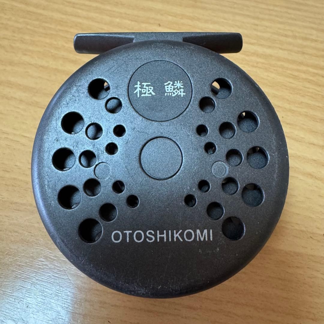 OTOSHIKOMI OTOSHIKOMI Fly Reel Dark Gray Lightweight Hole Design