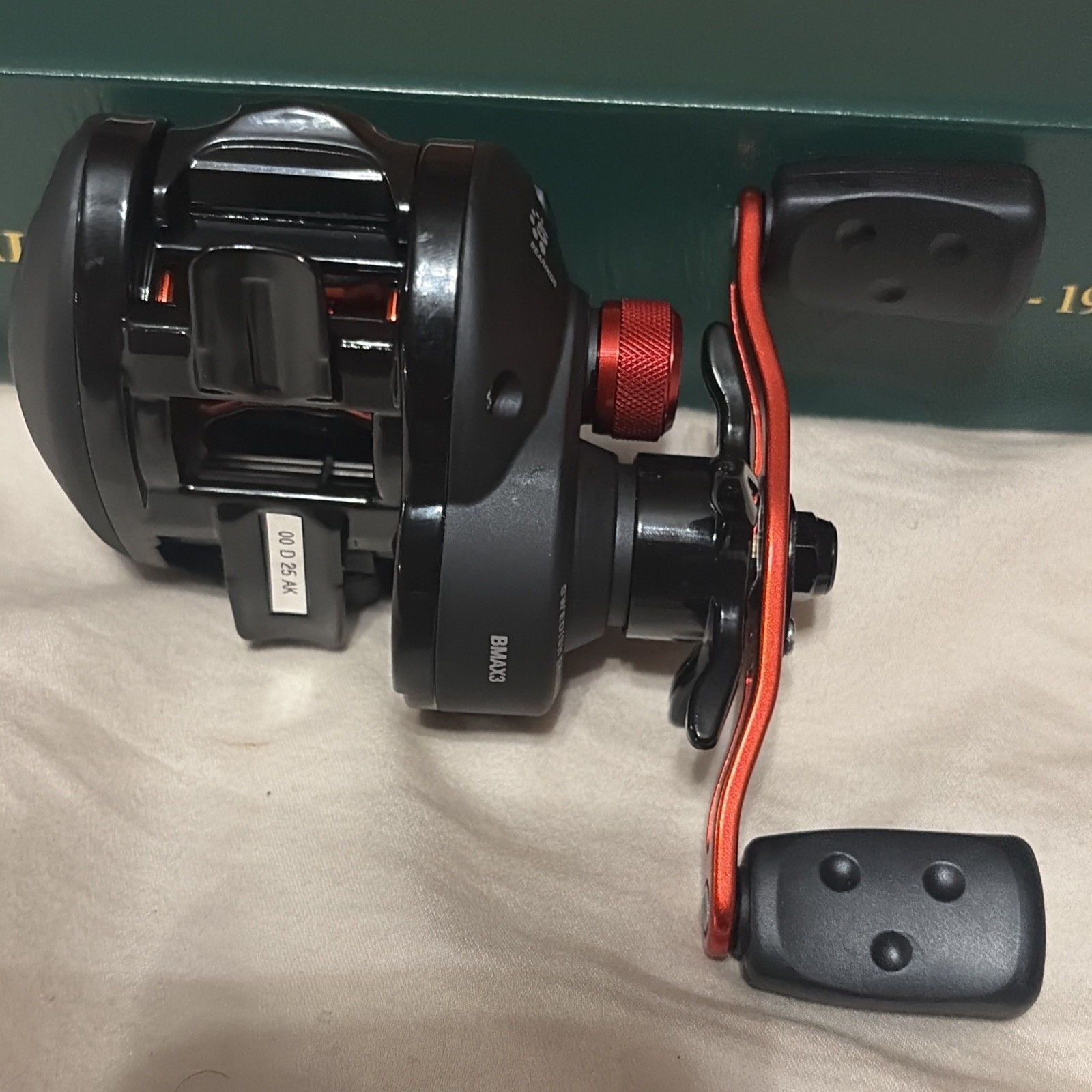 Abu Garcia Black Max BMAX3 baitcast reel