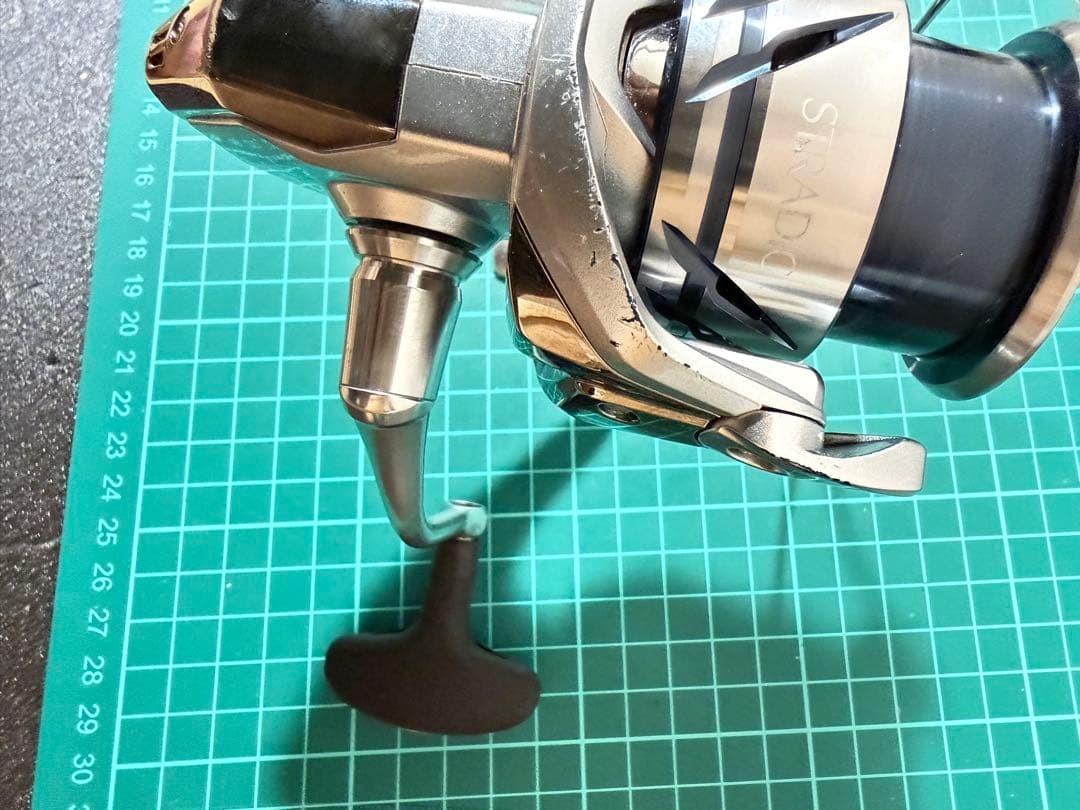 SHIMANO Spinning Reel 23 STRADIC 4000MHG MicroModule Gear II Seabass Exc++